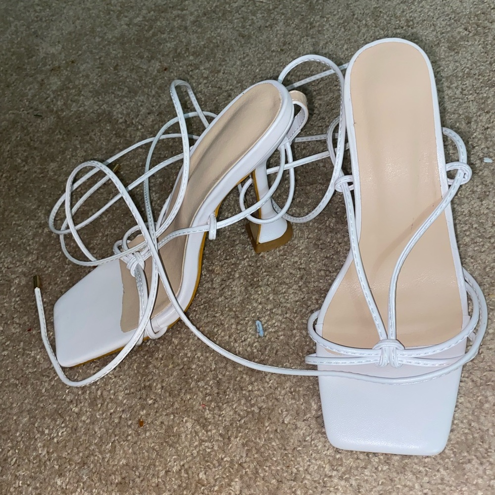 Open toe tie up heeled sandals size 39 (8)